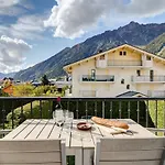 Apartment Fermes Du Montenvers B11 - Alpes Travel - Central Chamonix - Sleeps 4