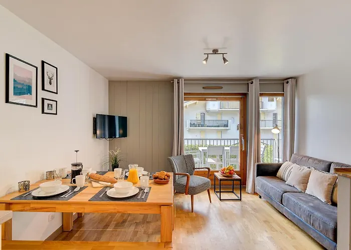 Apartment Fermes Du Montenvers B11 - Alpes Travel - Central Chamonix - Sleeps 4